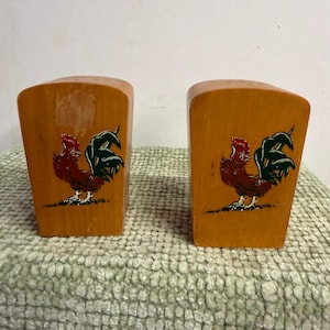 Vintage Wooden Rooster Salt Pepper Shakers Farmhouse Kitchen Decor Set