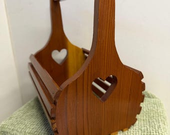 Organizador de correo de madera vintage con recorte en forma de corazón, decoración rústica de granja.