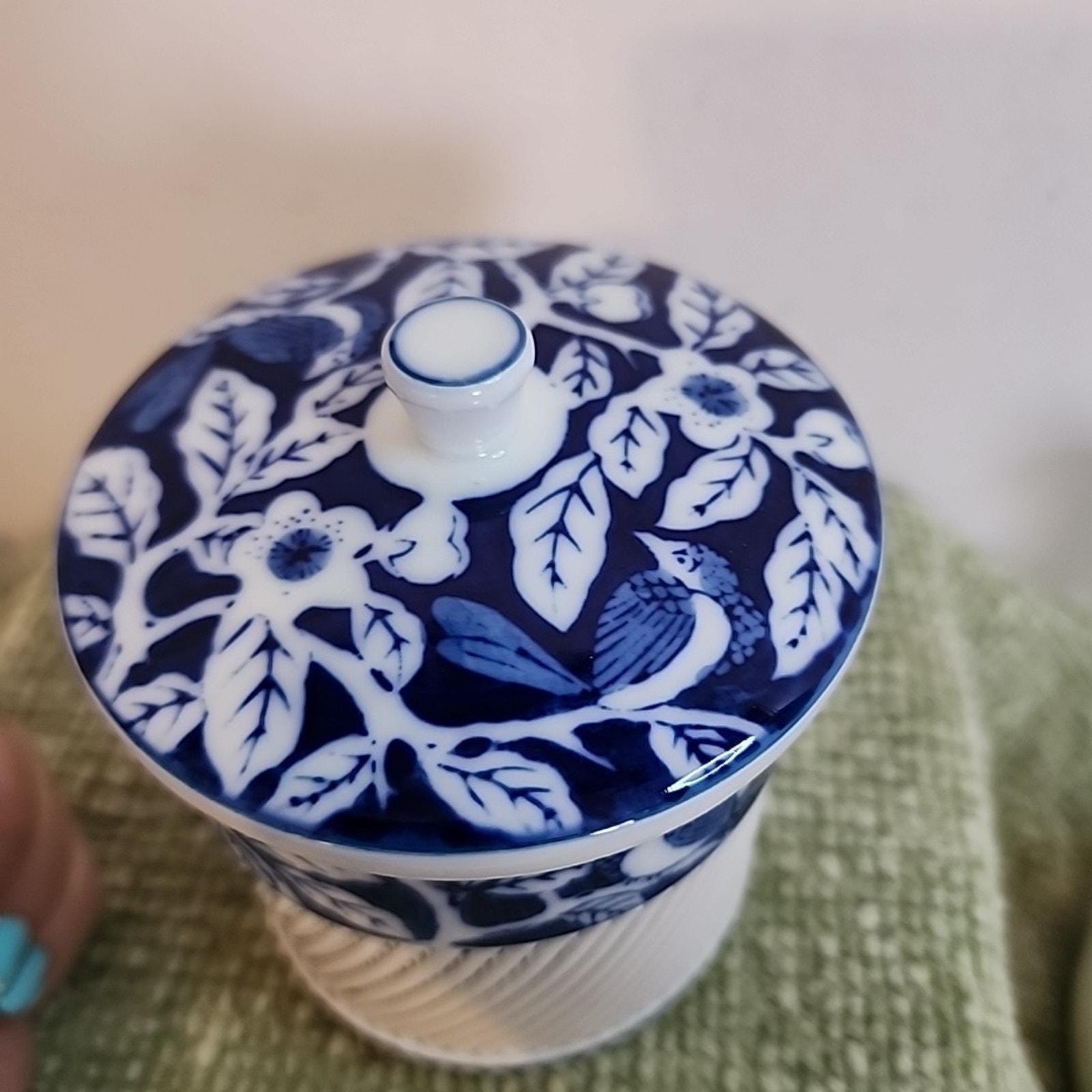 ヴィンテージ 日本製 網目模様 磁器瓶 青と白の鳥 花 透かし彫り