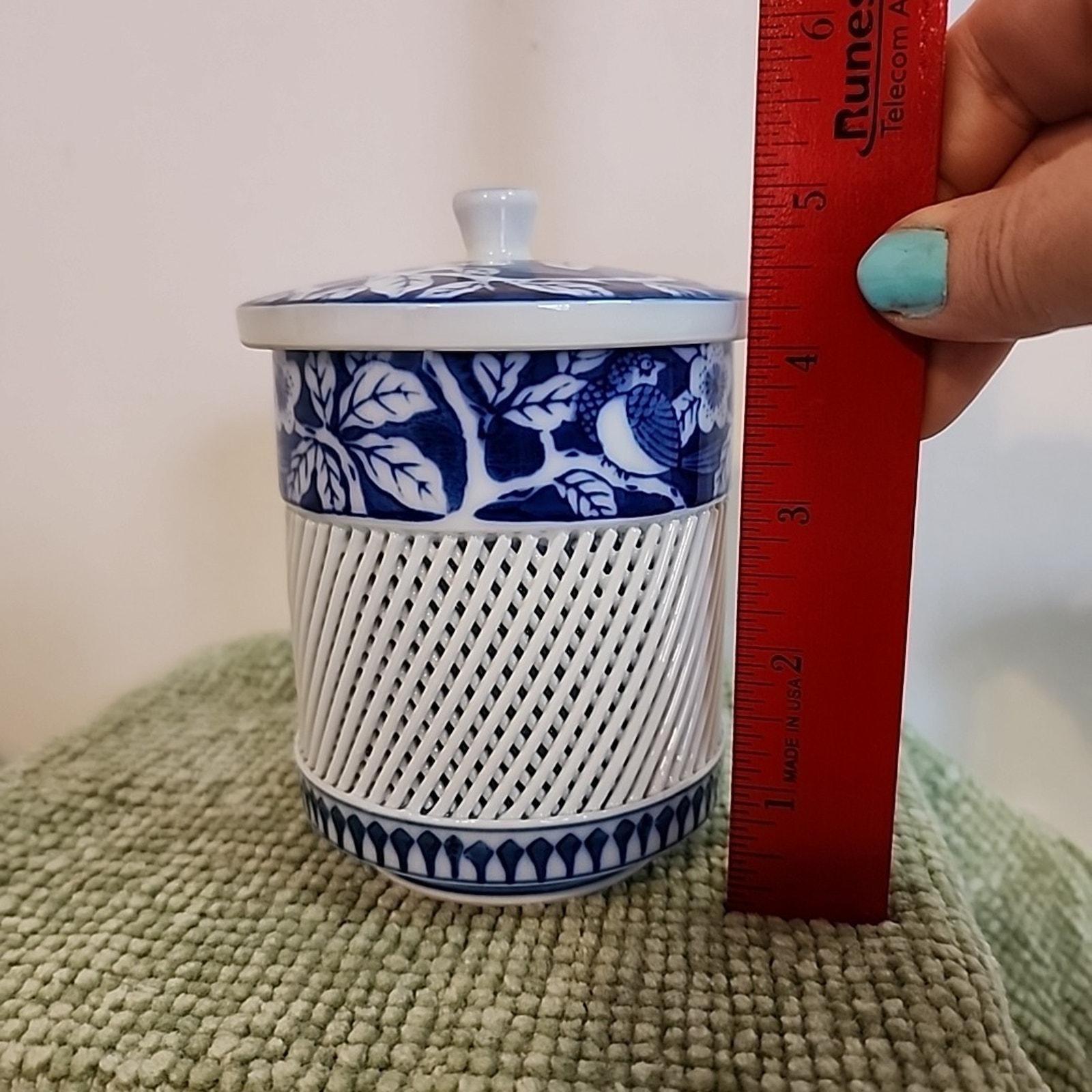 ヴィンテージ 日本製 網目模様 磁器瓶 青と白の鳥 花 透かし彫り