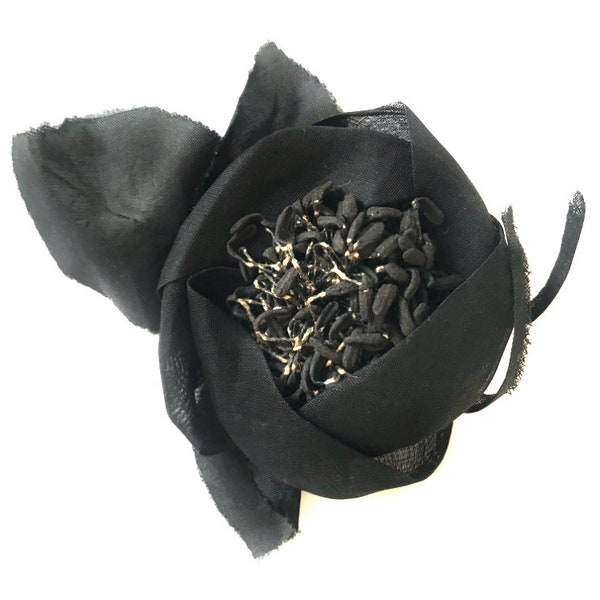 Broche rose vintage noire, Soirée, gothique,sombre, steampunk, cérémonie cocktail élégant vintage rétro