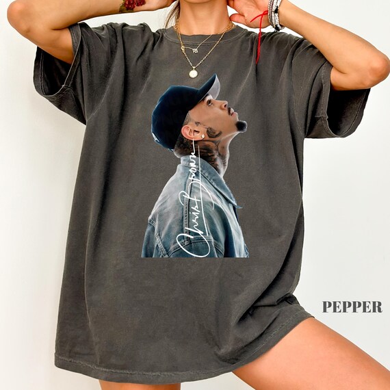 Comfort Colors® Chris Brown T-shirt with his Signature, Music Festival T-shirt, S-3XL