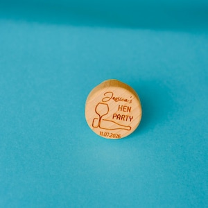 Wedding Favors for Guests in Bulk, Personalized Wine Stoppers with Thank You Stand Card, Hen Party Gifts, Bridal Party Favors