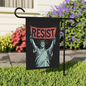 Statue of Liberty &quot;RESIST&quot; Flag – Bold Outdoor Garden Flag with Empowering Protest Message for Yard Decoration