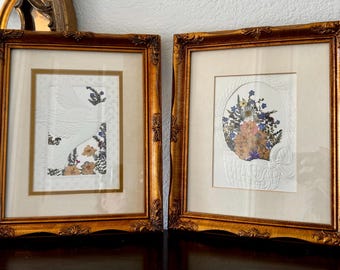 Arte vintage con flores prensadas / Marcos dorados ornamentados, papel gofrado (juego de 2)