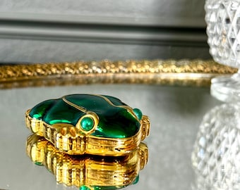Espejo compacto con forma de rana de Estée Lauder / Polvos compactos Lucidity en tono dorado y esmalte verde / Artículo de colección para tocador