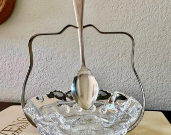 Juego de condimentos vintage plateado / Cuenco y cuchara de vidrio prensado