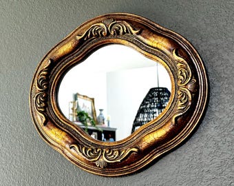 Espejo de pared ornamentado en tono dorado vintage / Espejo decorativo de estilo barroco / Espejo colgante decorativo