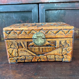 Hand-Carved Camphor Wood Box: Vintage Chinese Jewelry Storage