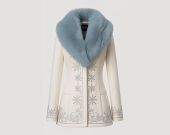 Gestickter Damen Wintermantel | Blaue Kunstpelzkragen Jacke | Eleganter weißer Schneeflocken-Mantel | Luxus Vintage Wintermode für Weihnachten