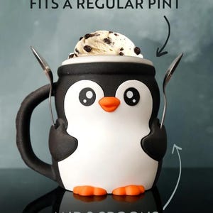 Pebbles, el porta helado de una pinta de pingüino