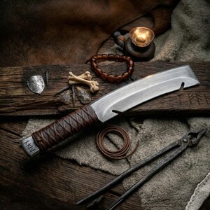 Von HELLBOY inspiriertes Machete-Schwert - Handgefertigte Fantasy-Klinge aus 5160 Stahl mit Palisander-Griff