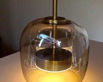 アンバーガラスドームペンダントライト：ミッドセンチュリーモダン吊り