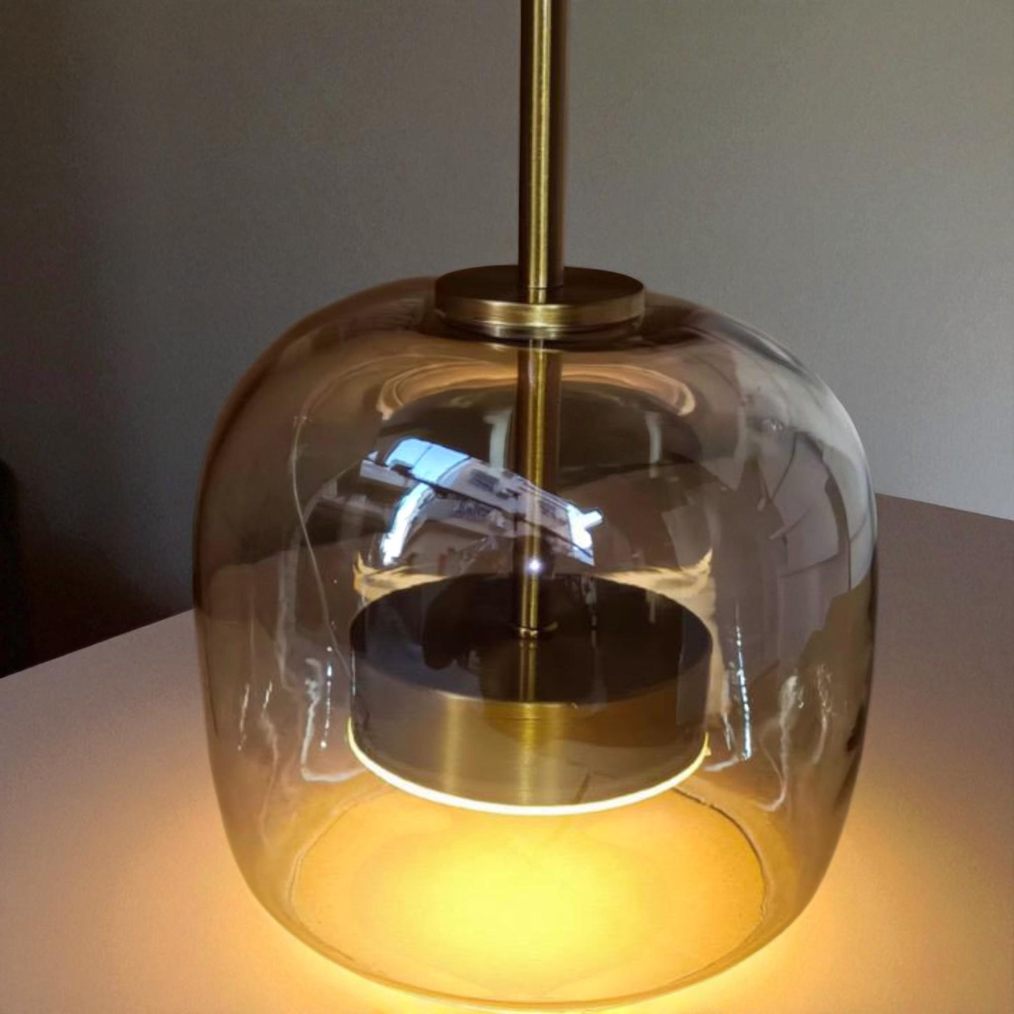 アンバーガラスドームペンダントライト：ミッドセンチュリーモダン吊り