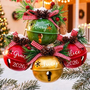 Adornos navideños personalizados de 2026 con forma de campana, cascabeles navideños, adornos navideños personalizados con forma de piña, decoración navideña, regalos de Navidad. imagen 1