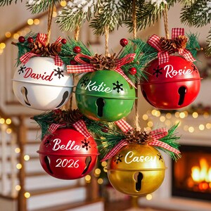 Adornos navideños personalizados de 2026 con forma de campana, cascabeles navideños, adornos navideños personalizados con forma de piña, decoración navideña, regalos de Navidad. imagen 4