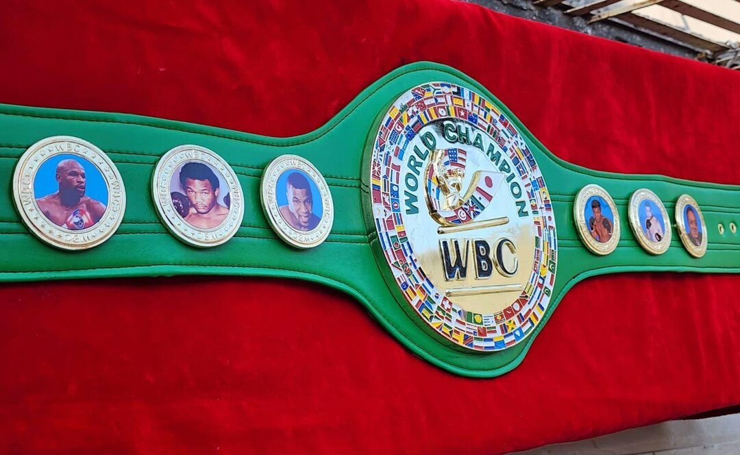 WBC 世界チャンピオンベルト 緑色 WBC 世界ボクシング選手権タイトルベルトのレプリカ。グリーンのレザー
