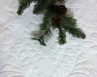 Quilted White Feathered Wholecloth Tree Skirt, Vintage Christmas Tree Skirt, White Xmas Tree Skirt, Christmas Tree Decor - Made to Order