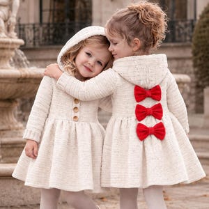 Robe à capuche en crochet pour fille