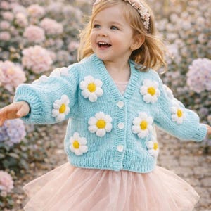 Strickmuster für eine Babyjacke, PDF-Anleitung für eine 3D-Blumenapplikation