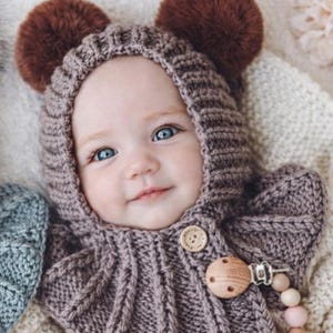Strickanleitung Kleinkind Balaclava: Helmmütze gerippt mit Bommeln