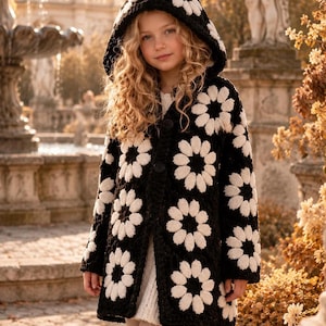 Modello per cappotto Grandma Square, modello con cappuccio a margherite all'uncinetto (PDF da scaricare)