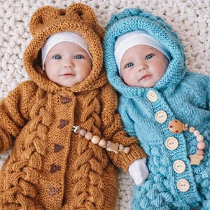 Baby Strampler Strickmuster-Bundle: Kapuze & Noppelstich (PDF-Download, 0-12 Monate)