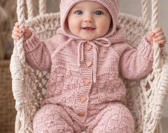 Set Tricot Bebé Damero – Mono, Gorro & Botitas | PDF Digital | 0–6 Meses