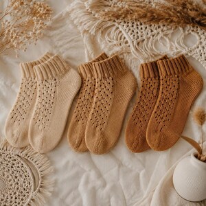Ankle Sock Pattern, Lace Instep Knitting PDF in Fingering Weight, 3 Sizes
