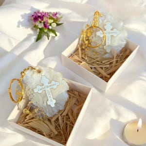 Handmade Resin Baptism Keychain Favor: Mi Bautizo Gift