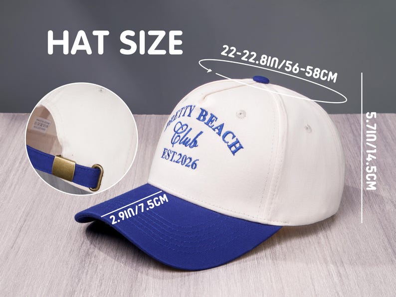Puede incluir: Una gorra de b&eacute;isbol blanca y azul con el texto bordado PRETTY BEACH Club EST.2026. La gorra tiene una visera azul, una hebilla ajustable color lat&oacute;n y unas dimensiones de 56-58cm de circunferencia, 14,5cm de altura y 7,5cm de visera.