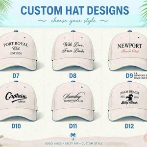 Puede incluir: Seis gorras de b&eacute;isbol blancas con borde azul, cada una con dise&ntilde;os de texto negro &uacute;nicos etiquetados de D7 a D12. Los dise&ntilde;os incluyen frases como Port Royal Club, With Love From Linda, Newport Beach Club, Captain Mitch, Sunday Morning Club y Palm Beach Billy's Bach.