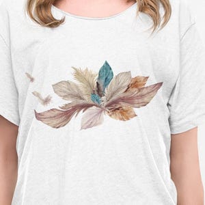 フローラルVネックTシャツ：自然愛好家のためのソフトなユニセックスTシャツ