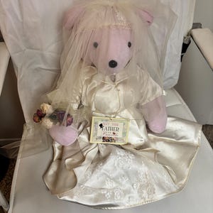 Elizabear Taylor in Father of the Bearide - The North American Bear Company (NABCO) VIB (Very Important Bear)