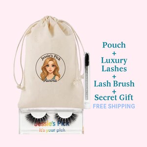 Op de afbeelding: Een beauty set met een zakje met trekkoord met een logo, luxe wimpers, een wimperborstel en een geheim cadeau. De wimpers zitten in een doorzichtige verpakking met de tekst "Jessie's Pick" en "it's your pick". De tekst "Pouch + Luxury Lashes + Lash Brush + Secret Gift" is ook zichtbaar.