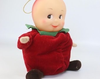 Vintage Frutti Village Apple Baby Doll – Soft Plush Fruit Baby – 1980s Collectible Toy – Kawaii Nursery Decor – Rare Bebe Fruit Doll