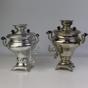 1975 Vintage Mini Samovar — Sovjetisk Souvenir — Tillverkad i Sovjetunionen Miniatyr Mässing eller Aluminium Teservis