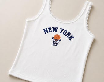Broderat New York basketlinne, ekologiskt ribbat kort linne, NYC sporttröja, sommartopp med spetskant