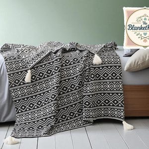 Boho Geometric Throw Blanket | Cozy Bedspread with Tassels | Soft Warm Knitted Sofa Cover | Decorative Living Room Accent