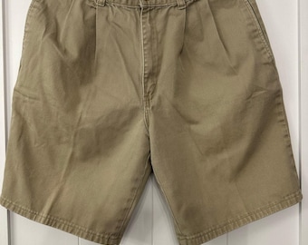 Duck Head Vintage pleated khaki shorts in women’s size 11
