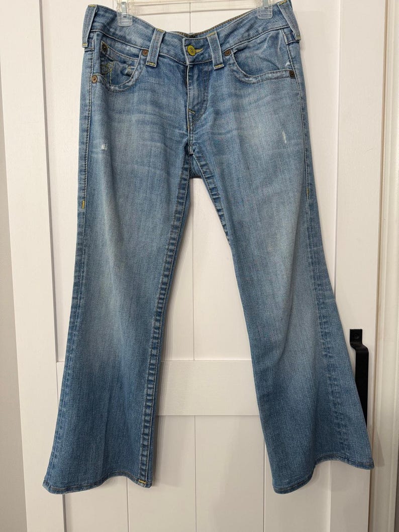 True Religion VINTAGE denim jeans yellow stitching bootcut leg in women’s sz 30 image 2