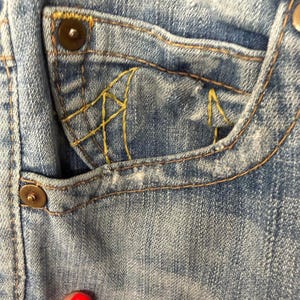 True Religion VINTAGE denim jeans yellow stitching bootcut leg in women’s sz 30 image 4