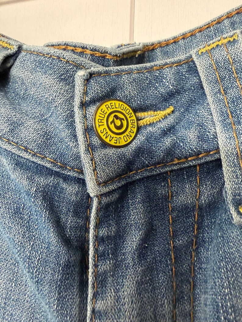 True Religion VINTAGE denim jeans yellow stitching bootcut leg in women’s sz 30 image 3