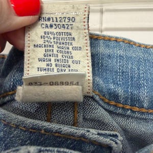 True Religion VINTAGE denim jeans yellow stitching bootcut leg in women’s sz 30 image 9