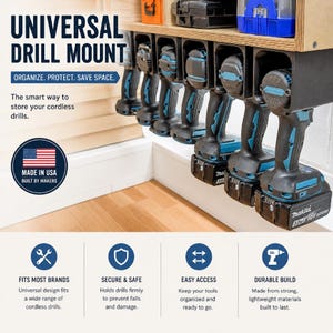 Op de afbeelding: Een universele boorhouder met de tekst "UNIVERSAL DRILL MOUNT" en "ORGANIZE. PROTECT. SAVE SPACE." De houder biedt plaats aan meerdere snoerloze boormachines. De afbeelding bevat ook de tekst "MADE IN USA BUILT BY MAKERS."