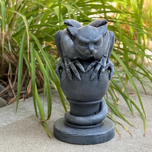 Gargoyle Statue Resin or Concrete Option For Garden Decor Scary Gothic Creature Weather Resistant Outdoor Figurine Fantasy Yard Sculpture
