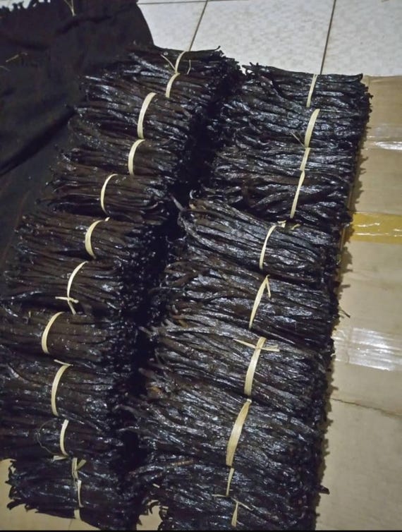 Plump and moist organic vanilla beans, Grade A (6-7 inches long)