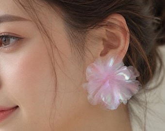 Pendientes de flores de organza rosa iridiscente