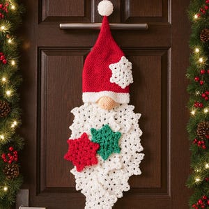 Kerstman sneeuwvlok kabouter muur hangende krans – Engels haakpatroon (directe pdf-download)
