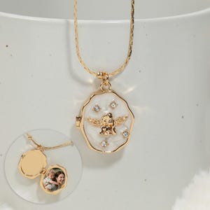 Custom Angel Locket Necklace with Photo, Vintage Locket Necklace, Memorial Jewelry, Necklace for Mom, Mother&#39;s Day Gift, Gift for Her